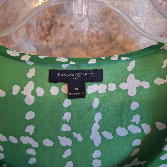 BR green sleeveless blouse size M - Picture 2 of 5